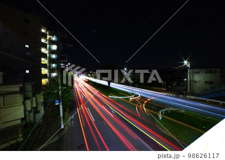 夜の青梅街道・東伏見周辺の交通【夜景イメージ】 98626117