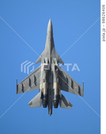 インド空軍スホーイSu-30MKI上昇 98626406