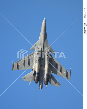 インド空軍スホーイSu-30MKI上昇 98626408