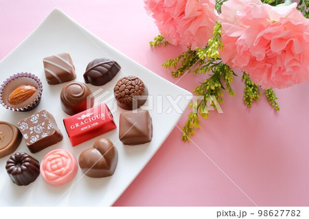 バレンタインデーと花【カーネーション】Valentine's Day  98627782