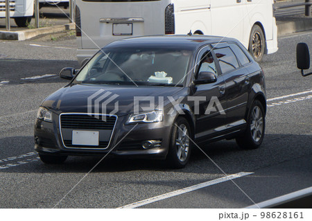 SUV多用途車　道路走行 98628161