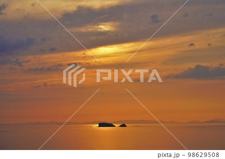 道の駅夕陽が丘そとめからの夕陽と五島列島 道の駅夕陽が丘そとめからの夕陽と五島列島 98629508