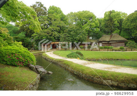 5月の雨の岡山後楽園 横位置 5月の雨の岡山後楽園 横位置 98629958