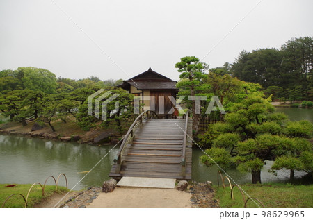5月の雨の岡山後楽園 横位置 5月の雨の岡山後楽園 横位置 98629965