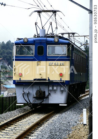 往時の雄姿を今に伝える…峠のシェルパ・EF63電気機関車の写真素材 [98630783] - PIXTA
