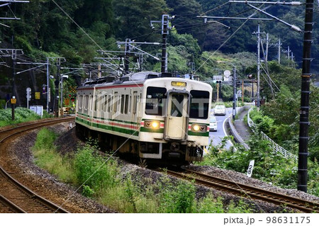 ハムサンド電車♪信越線を力走する…107系電車 ハムサンド電車♪信越線を力走する…107系電車 98631175