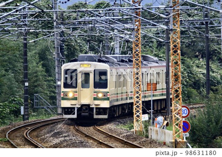 ハムサンド電車♪信越線を力走する…107系電車 ハムサンド電車♪信越線を力走する…107系電車 98631180