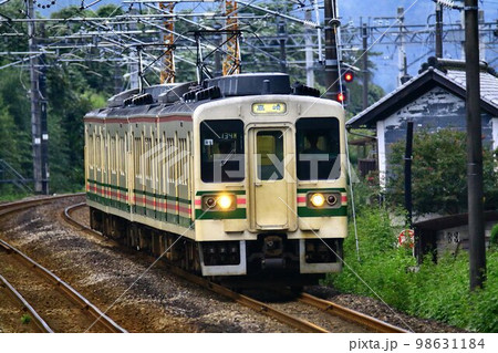 ハムサンド電車♪信越線を力走する…107系電車 98631184