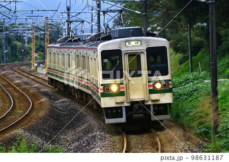 ハムサンド電車♪信越線を力走する…107系電車 ハムサンド電車♪信越線を力走する…107系電車 98631187