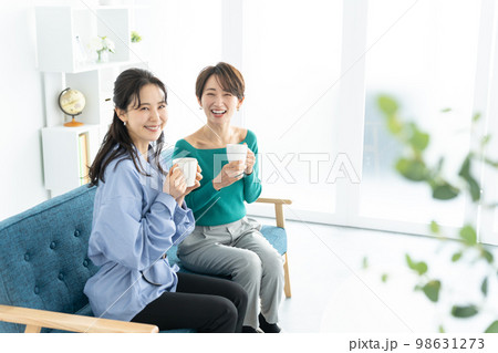 笑顔の女性たち 笑顔の女性たち 98631273