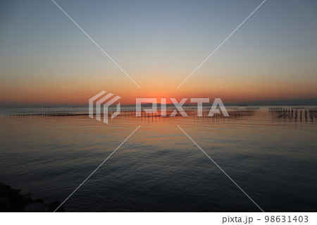 海 海釣り 海岸 夕暮れ 夕焼け 魚釣り 海 海釣り 海岸 夕暮れ 夕焼け 魚釣り 98631403