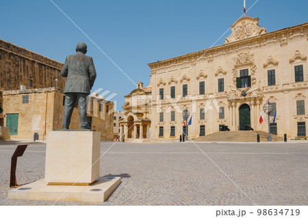 Pjazza Kastilja, Castille Square, in Valletta, Malta 98634719