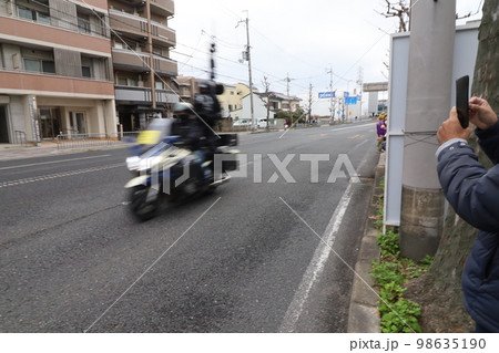 単車で走行 単車で走行 98635190