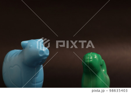 大変な仕事でも、おれたちは仲間だよな 大変な仕事でも、おれたちは仲間だよな 98635403