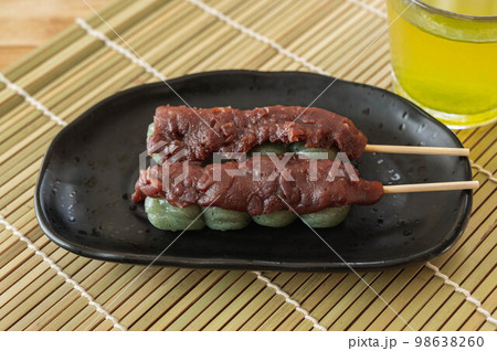 緑茶と粒あんよもぎ団子 緑茶と粒あんよもぎ団子 98638260