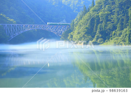 只見線 第一橋梁とローカル列車 只見線 第一橋梁とローカル列車 98639163