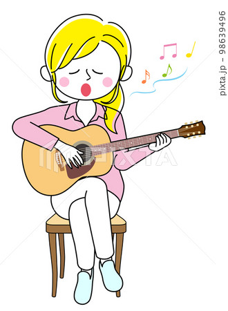 ギターで弾き語りする女性 ギターで弾き語りする女性 98639496