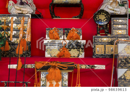 ひな人形　雛人形　昭和　レトロ　桃の節句　ひな祭り　赤　 98639613