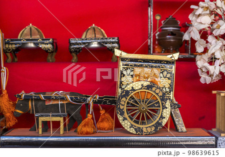 ひな人形　雛人形　昭和　レトロ　桃の節句　ひな祭り　赤　 98639615