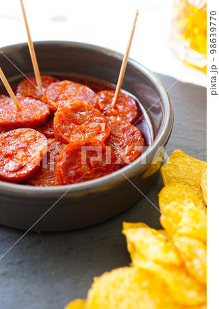 スペイン料理 タパス スペインチョリソとシードラ スペイン料理 タパス スペインチョリソとシードラ 98639770
