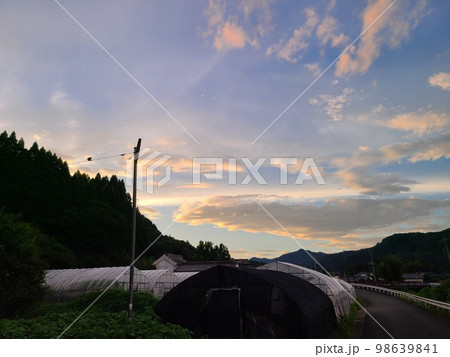 田舎の夕焼け空 田舎の夕焼け空 98639841