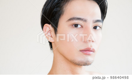 ヒゲの生えた男性　メンズビューティー　脱毛　ヘアケア　スキンケア 98640498