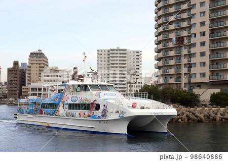 まりん・あわじの出港（兵庫県 明石市 明石港） 98640886