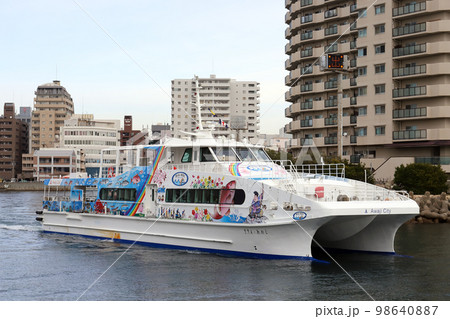 まりん・あわじの出港（兵庫県 明石市 明石港） 98640887