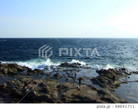 湘南の海辺。江の島。 湘南の海辺。江の島。 98641711