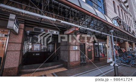 大阪メトロ谷町線の阿部野駅の7号出入口、商業施設「あべのベルタ」直結 98641724
