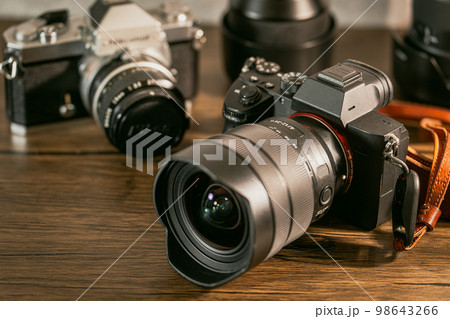 【フォトグラファー】ミラーレス一眼とフィルムカメラ【カメラマン】 【フォトグラファー】ミラーレス一眼とフィルムカメラ【カメラマン】 98643266