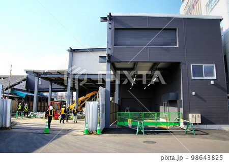 高架化工事が進む…新駅舎と仮1・2番線ホーム ~東武スカイツリーライン・春日部駅東口 高架化工事が進む…新駅舎と仮1・2番線ホーム ~東武スカイツリーライン・春日部駅東口 98643825