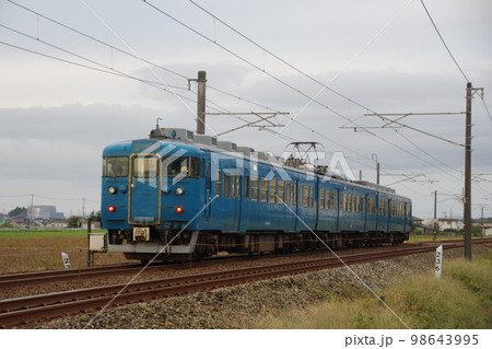 あいの風とやま鉄道 呉羽付近 普通列車413系 98643995