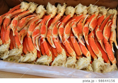 家族の集まる御正月に… 心置きなく食べ放題♪ 箱入り5kgのボイル済みズワイ蟹 家族の集まる御正月に… 心置きなく食べ放題♪ 箱入り5kgのボイル済みズワイ蟹 98644156