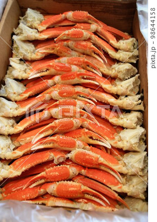 家族の集まる御正月に… 心置きなく食べ放題♪ 箱入り5kgのボイル済みズワイ蟹 家族の集まる御正月に… 心置きなく食べ放題♪ 箱入り5kgのボイル済みズワイ蟹 98644158