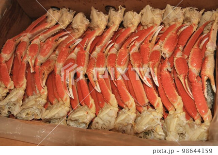 家族の集まる御正月に… 心置きなく食べ放題♪ 箱入り5kgのボイル済みズワイ蟹 家族の集まる御正月に… 心置きなく食べ放題♪ 箱入り5kgのボイル済みズワイ蟹 98644159