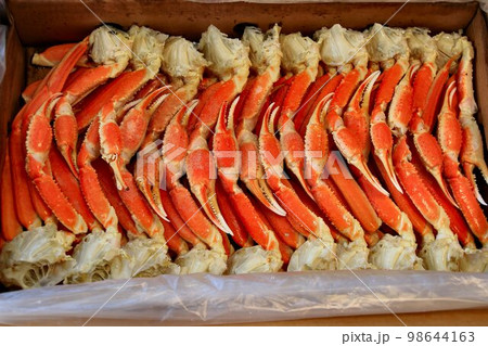 家族の集まる御正月に… 心置きなく食べ放題♪ 箱入り5kgのボイル済みズワイ蟹 家族の集まる御正月に… 心置きなく食べ放題♪ 箱入り5kgのボイル済みズワイ蟹 98644163