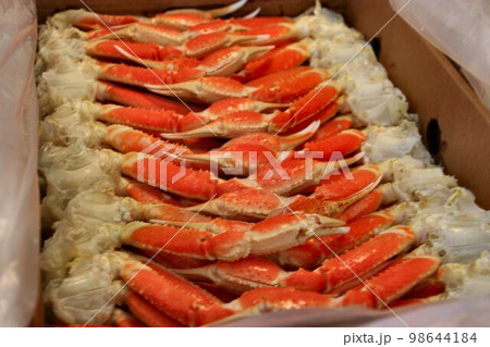 家族の集まる御正月に… 心置きなく食べ放題♪ 箱入り5kgのボイル済みズワイ蟹 家族の集まる御正月に… 心置きなく食べ放題♪ 箱入り5kgのボイル済みズワイ蟹 98644184
