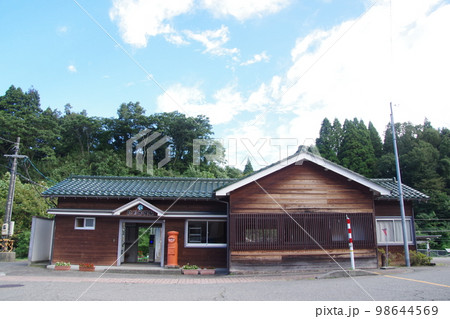 IRいしかわ鉄道 倶利伽羅駅 駅舎 98644569