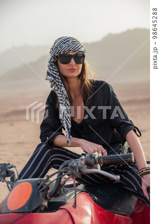 Beautiful woman dressing in casual clothes 98645288