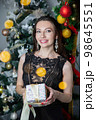 Portrait of a pretty woman 98645551