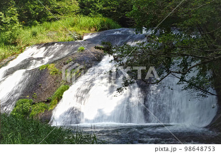 釜淵の滝・夏（イーハトーブの風景地）岩手県花巻市 98648753