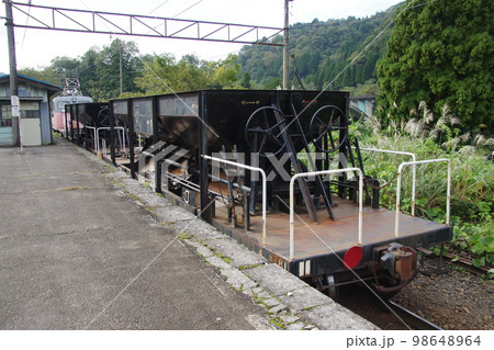 富山地方鉄道 有峰口駅 工事列車ホキ80形 富山地方鉄道 有峰口駅 工事列車ホキ80形 98648964