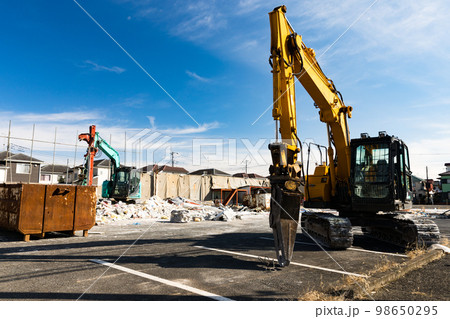 解体工事現場　重機バックホー 98650295