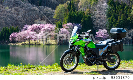 バイクツーリング：春の中綱湖 98651370