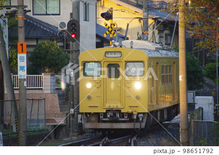 小野田線 雀田駅 到着するクモハ123-5 小野田線 雀田駅 到着するクモハ123-5 98651792