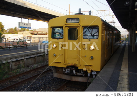 宇部線 居能駅 クモハ123-5 宇部線 居能駅 クモハ123-5 98651801