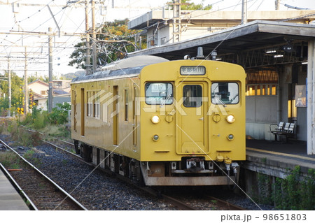 宇部線 居能駅 クモハ123-5 98651803