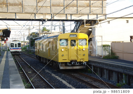 宇部線 居能駅 クモハ105-14とクモハ123-5 98651809