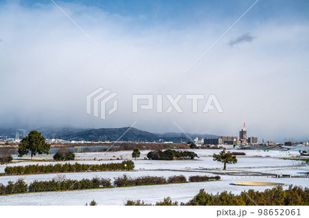 淀川河川公園太間地区雪景色 98652061